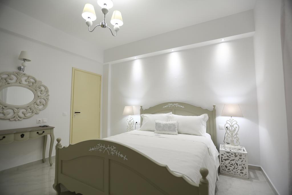 The White Suites Adámas Rom bilde