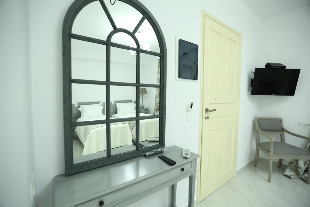 The White Suites Adámas Rom bilde