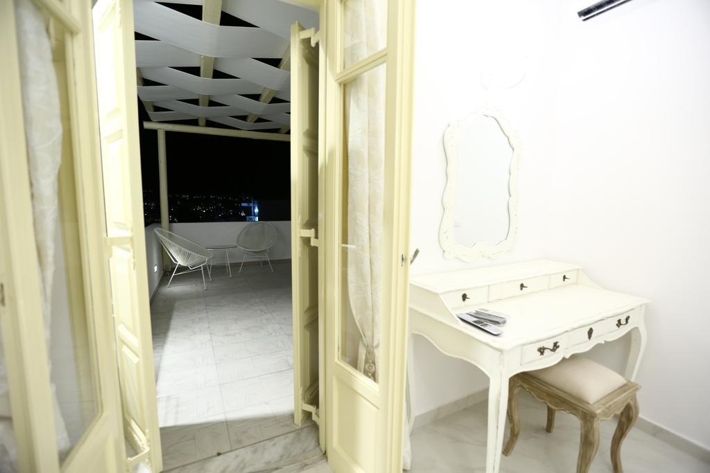 The White Suites Adámas Rom bilde