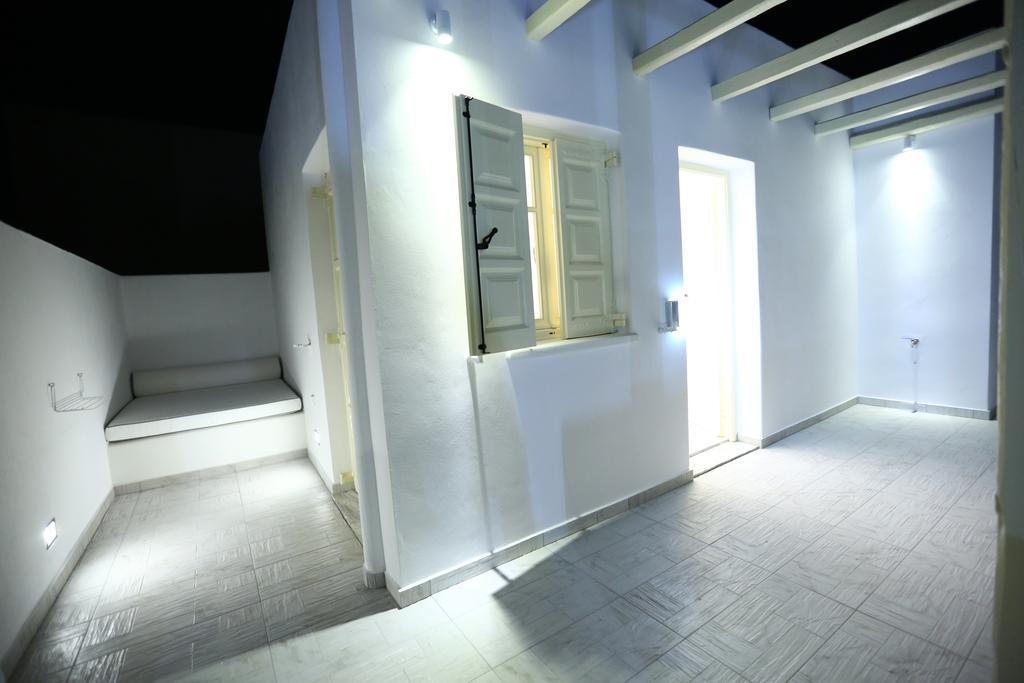 The White Suites Adámas Rom bilde