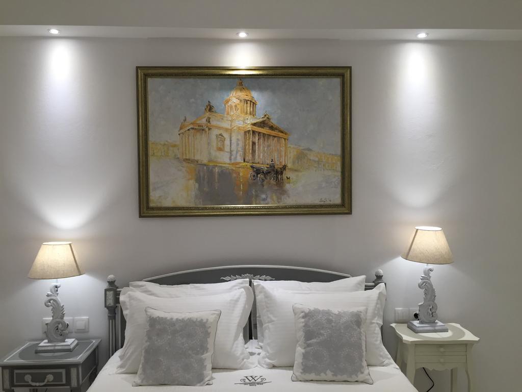 The White Suites Adámas Rom bilde